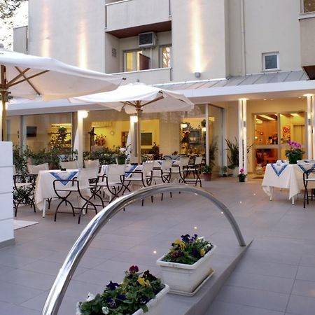 Hotel Nives Riccione Esterno foto