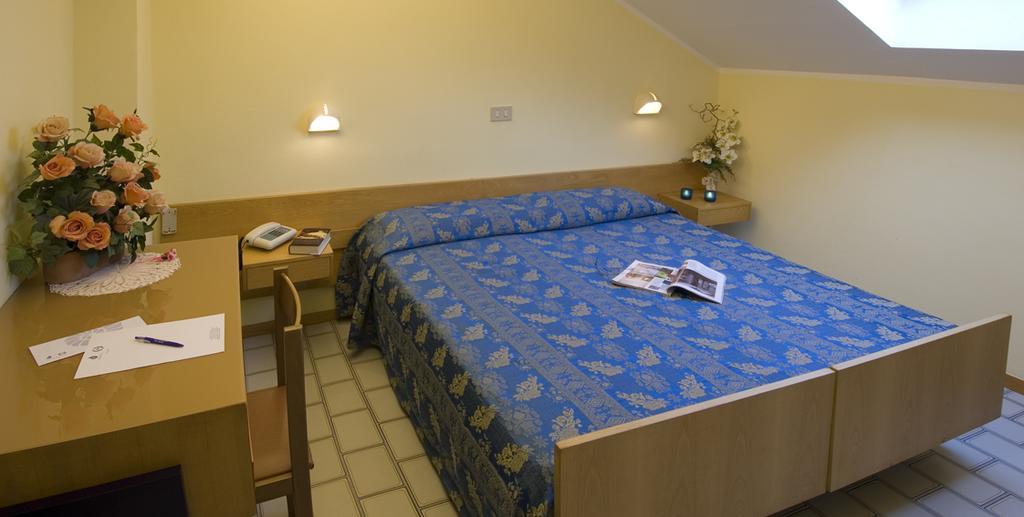Hotel Nives Riccione Camera foto