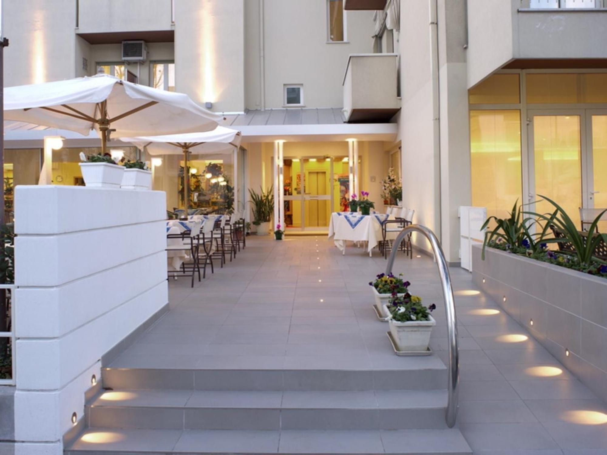 Hotel Nives Riccione Esterno foto