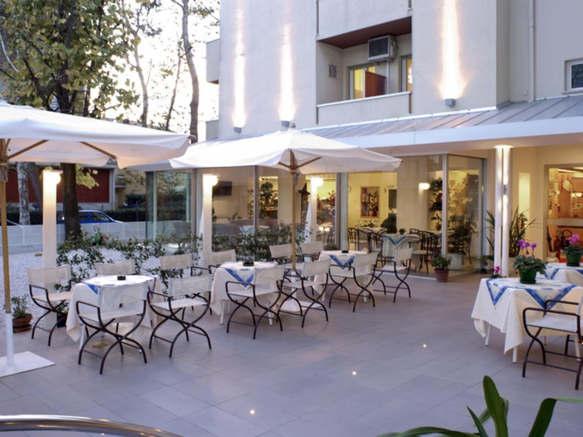 Hotel Nives Riccione Esterno foto