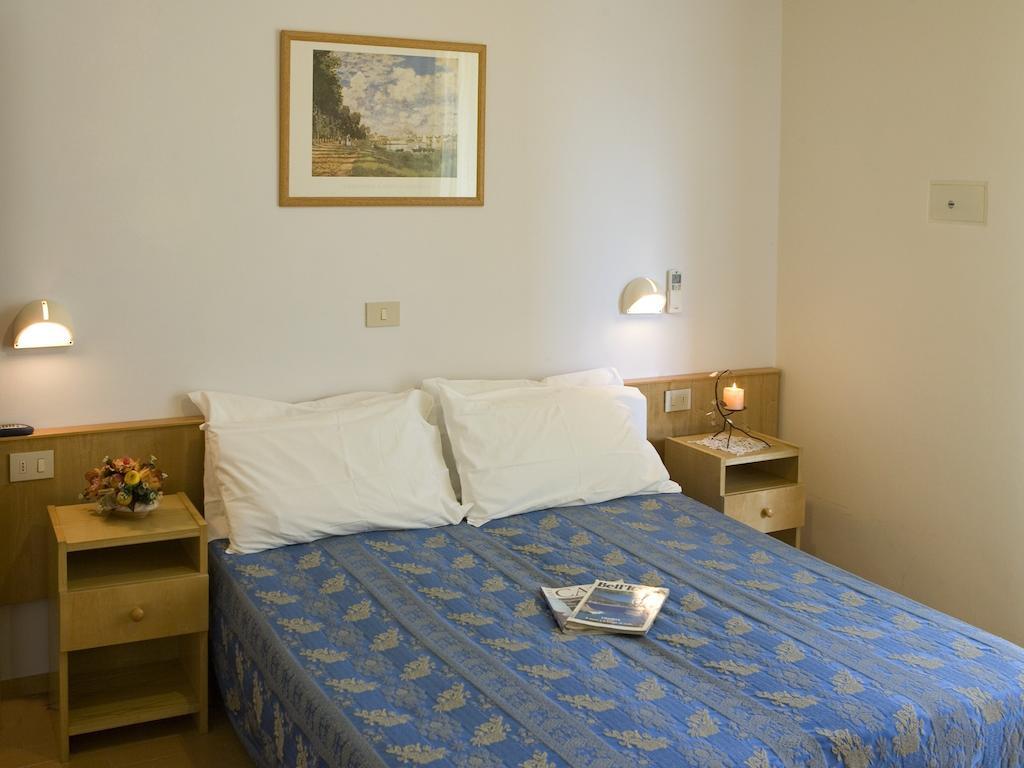 Hotel Nives Riccione Camera foto