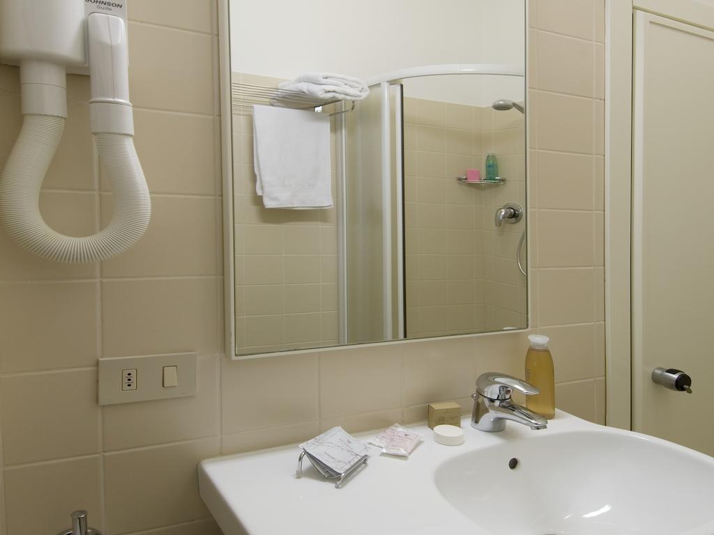 Hotel Nives Riccione Camera foto
